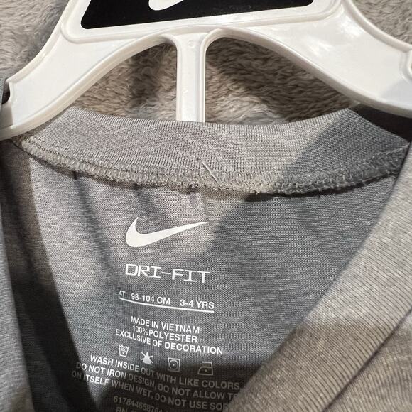 Nike Just Do It Outfit Set Youth 4T Gray Pink Shirt Shorts Swoosh Girls Set NEW - Picture 3 of 4
